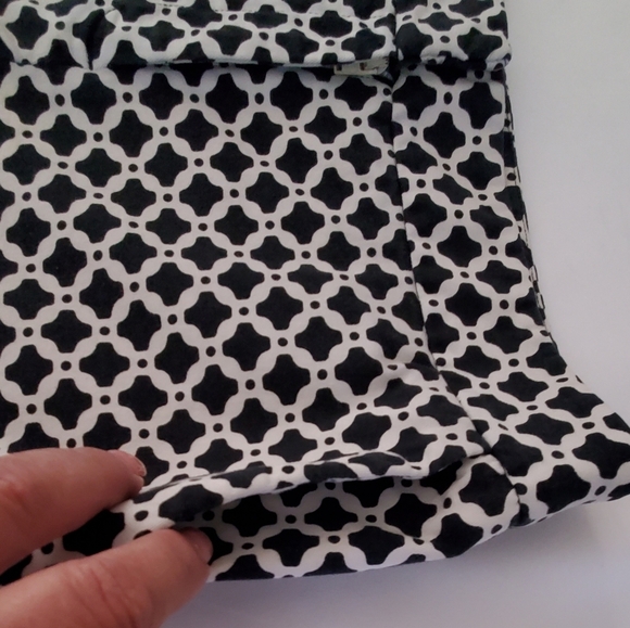 Dana Buchman Black and White Geometric Print Cropped Flat Front Pant Size 6 - Picture 4 of 9